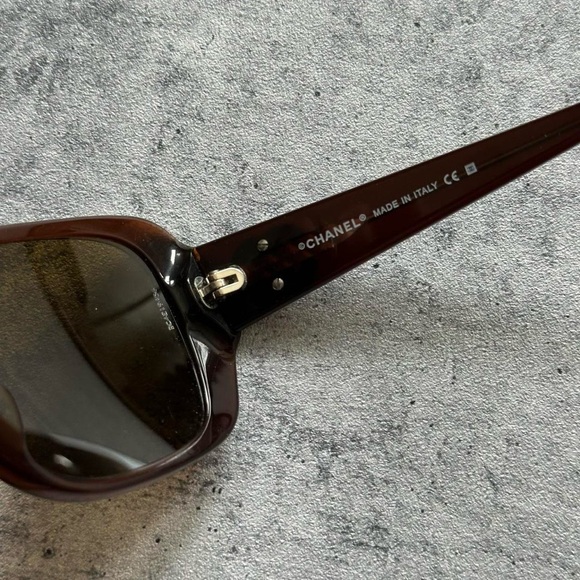 2000s CHANEL Brown Oversized Sunglasses w/ CC Logo Temples + Case - Picture 7 of 9